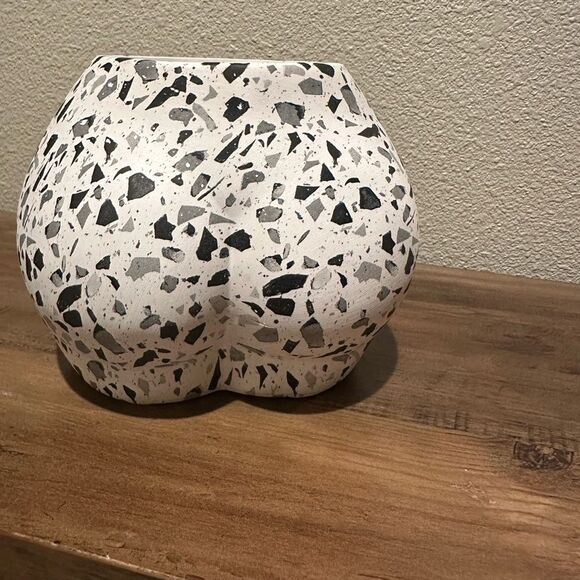 New Good Form Shaped Planter Bundle of Two - Picture 9 of 15